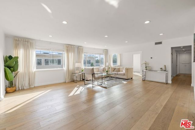 1525 N Hayworth Avenue 302, Los Angeles, CA 90046