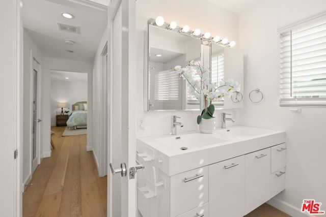 1525 N Hayworth Avenue 302, Los Angeles, CA 90046