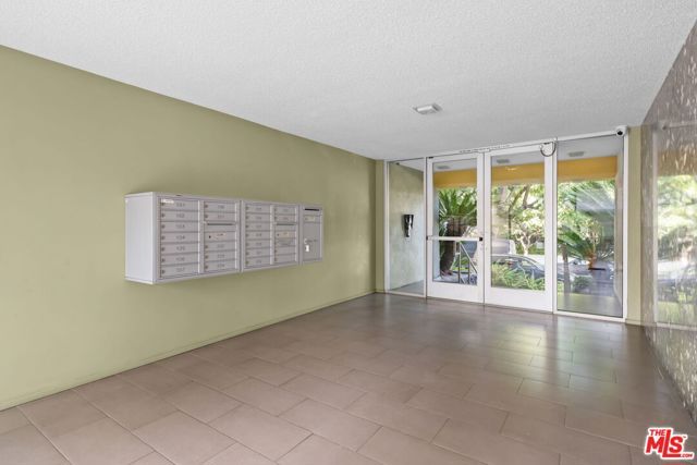 1525 N Hayworth Avenue 302, Los Angeles, CA 90046