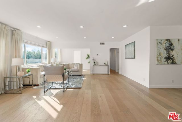 1525 N Hayworth Avenue 302, Los Angeles, CA 90046