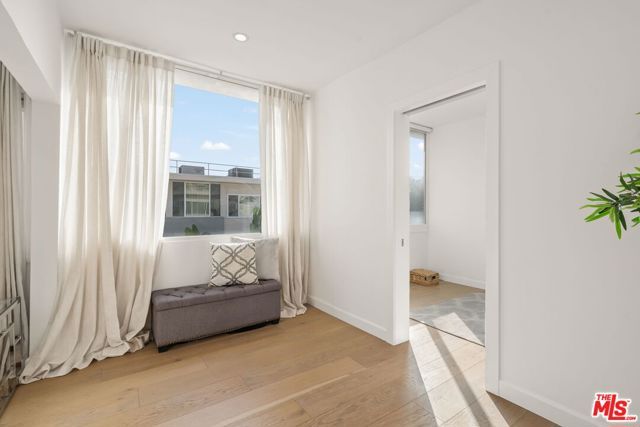 1525 N Hayworth Avenue 302, Los Angeles, CA 90046