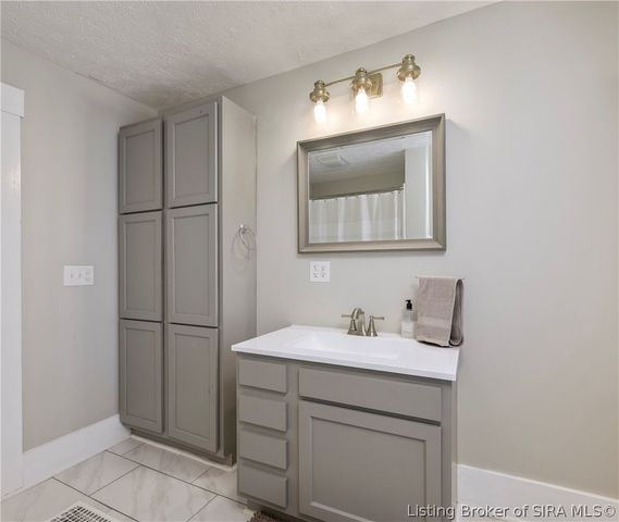 629 Mechanic Street, Jeffersonville, IN 47130