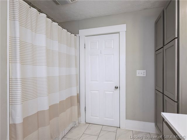 629 Mechanic Street, Jeffersonville, IN 47130