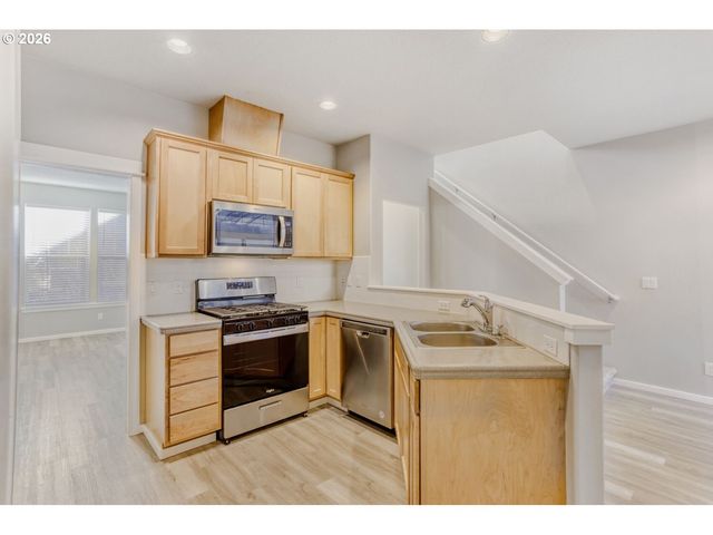 768 Ne 70TH Ave, Hillsboro, OR 97124