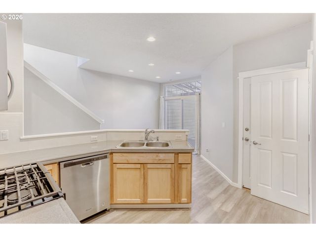 768 Ne 70TH Ave, Hillsboro, OR 97124