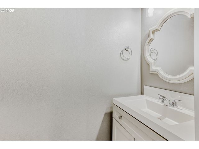 768 Ne 70TH Ave, Hillsboro, OR 97124