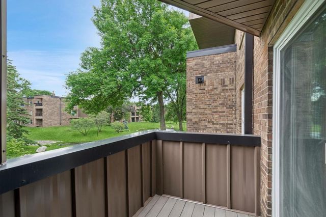 2240 Midland Grove Road 201, Roseville, MN 55113