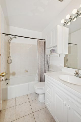 2240 Midland Grove Road 201, Roseville, MN 55113