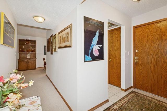 2240 Midland Grove Road 201, Roseville, MN 55113