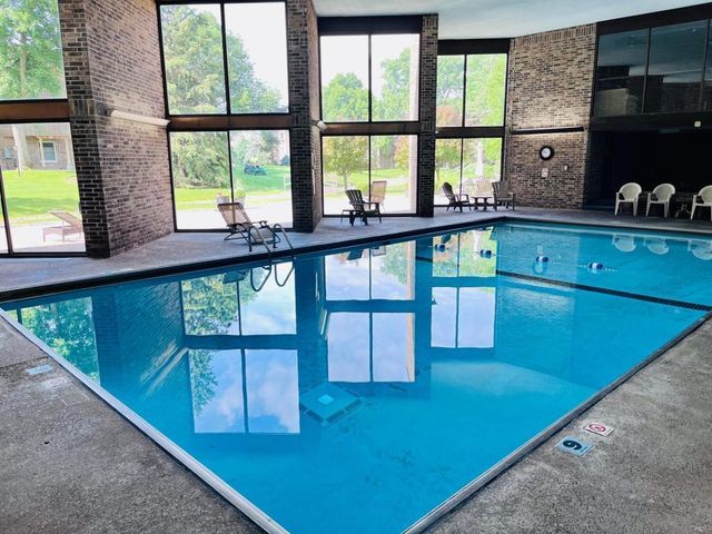 2240 Midland Grove Road 201, Roseville, MN 55113