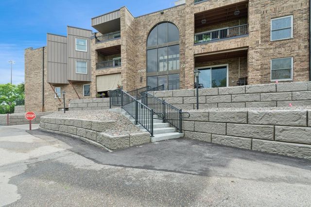 2240 Midland Grove Road 201, Roseville, MN 55113