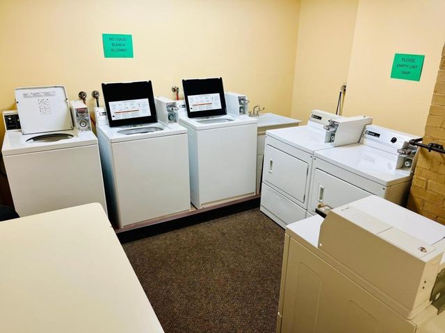 2240 Midland Grove Road 201, Roseville, MN 55113