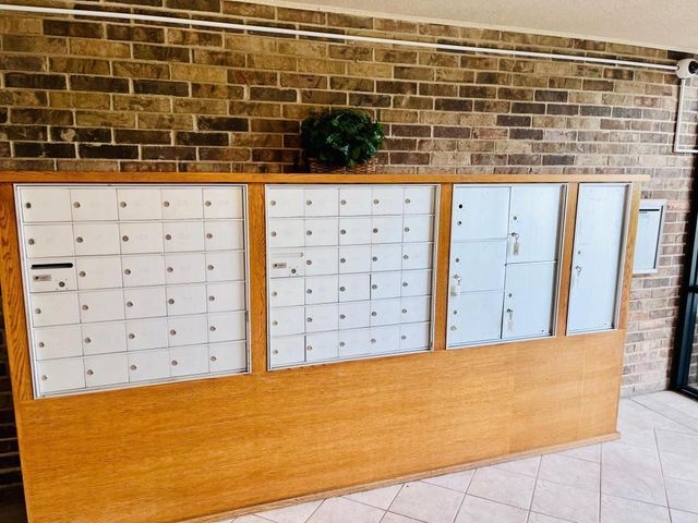 2240 Midland Grove Road 201, Roseville, MN 55113