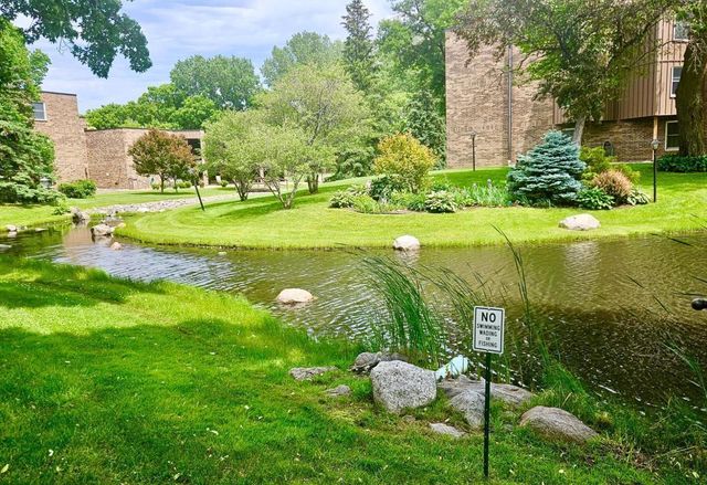 2240 Midland Grove Road 201, Roseville, MN 55113