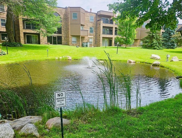 2240 Midland Grove Road 201, Roseville, MN 55113