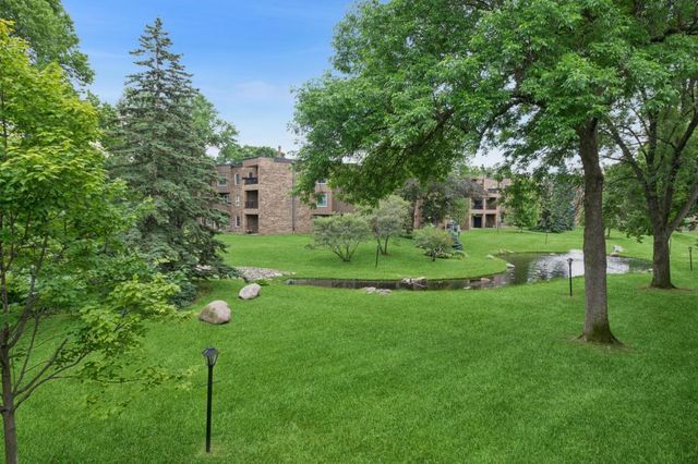 2240 Midland Grove Road 201, Roseville, MN 55113