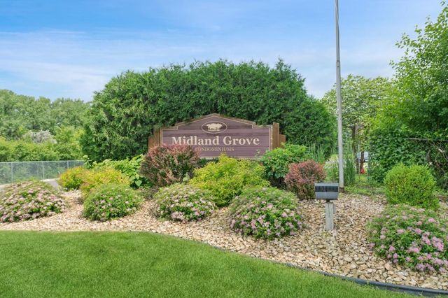 2240 Midland Grove Road 201, Roseville, MN 55113