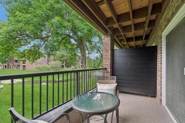 2240 Midland Grove Road 201, Roseville, MN 55113