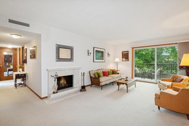 2240 Midland Grove Road 201, Roseville, MN 55113