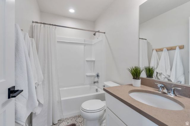 11463 S WILLOW WALK DR, South Jordan, UT 84009