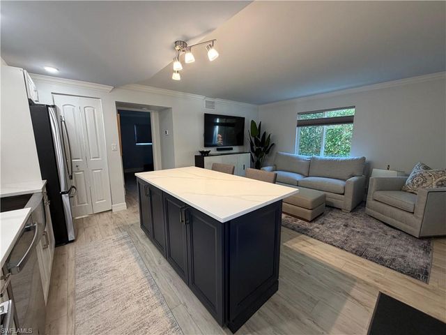 960 7th ST S 103, Naples, FL 34102