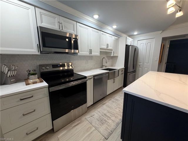 960 7th ST S 103, Naples, FL 34102