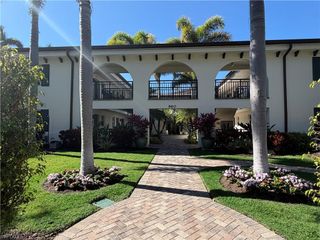 960 7th ST S 103, Naples, FL 34102
