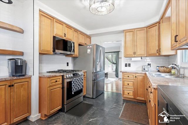 2351 Medford Street, Trenton, MI 48183