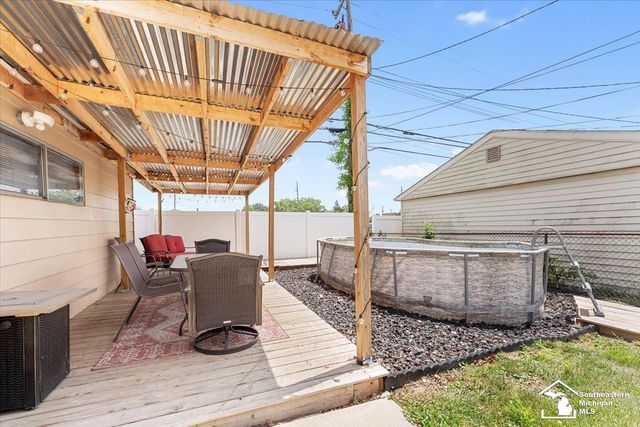 2351 Medford Street, Trenton, MI 48183