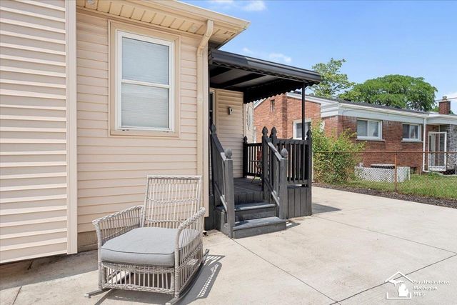 2351 Medford Street, Trenton, MI 48183