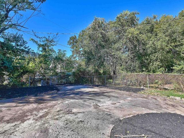 5528 Woodland Avenue, Kansas City, MO 64110