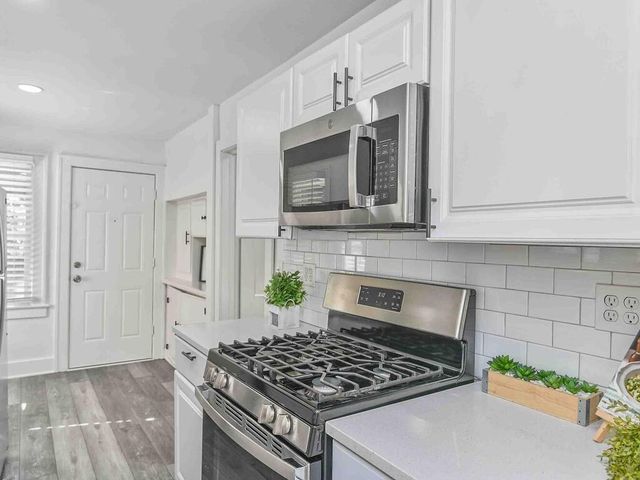 5528 Woodland Avenue, Kansas City, MO 64110