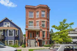 3608 W Wolfram Street, Chicago, IL 60618