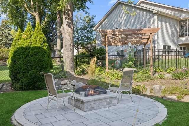 1804 Redwood Lane, Mchenry, IL 60051