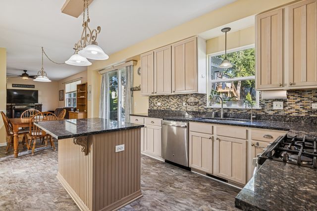 1804 Redwood Lane, Mchenry, IL 60051