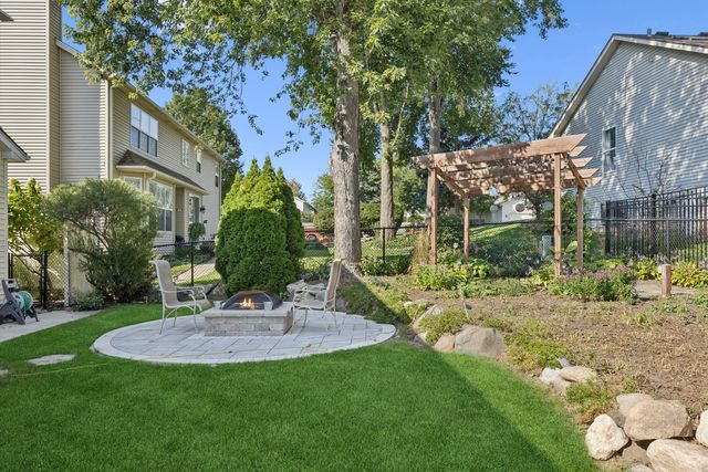 1804 Redwood Lane, Mchenry, IL 60051