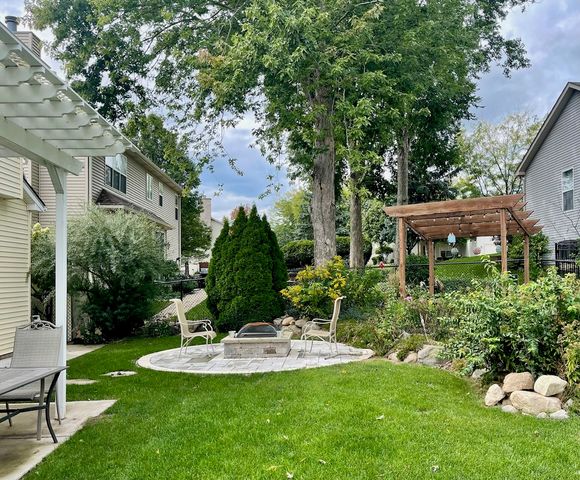 1804 Redwood Lane, Mchenry, IL 60051