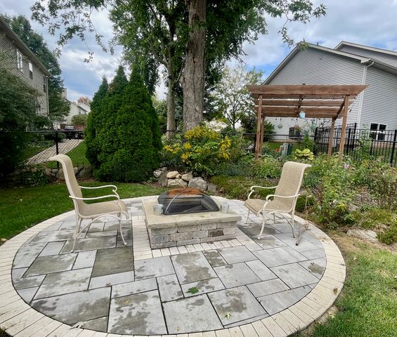 1804 Redwood Lane, Mchenry, IL 60051