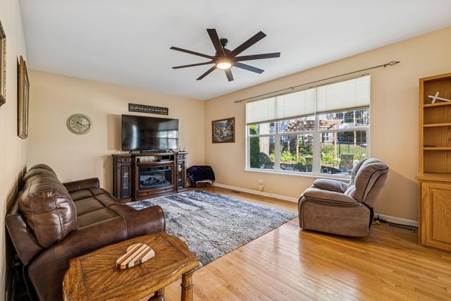 1804 Redwood Lane, Mchenry, IL 60051