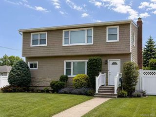 278 N 4th Street, Bethpage, NY 11714