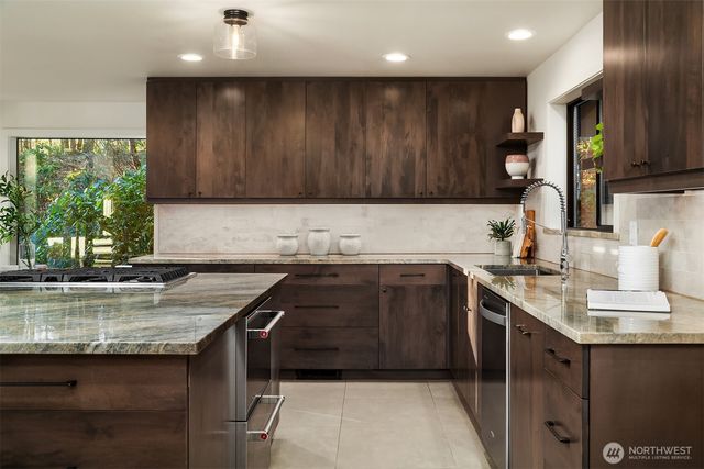 25112 SE 17th Street, Sammamish, WA 98075