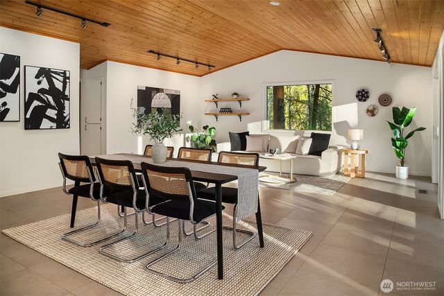 25112 SE 17th Street, Sammamish, WA 98075