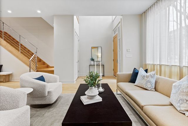 1842 N Wolcott Avenue, Chicago, IL 60622