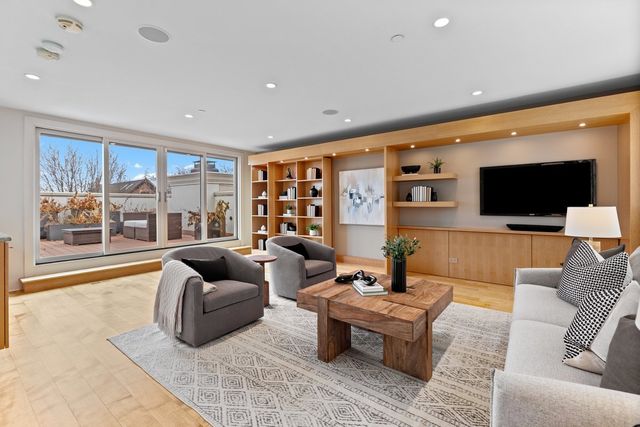 1842 N Wolcott Avenue, Chicago, IL 60622