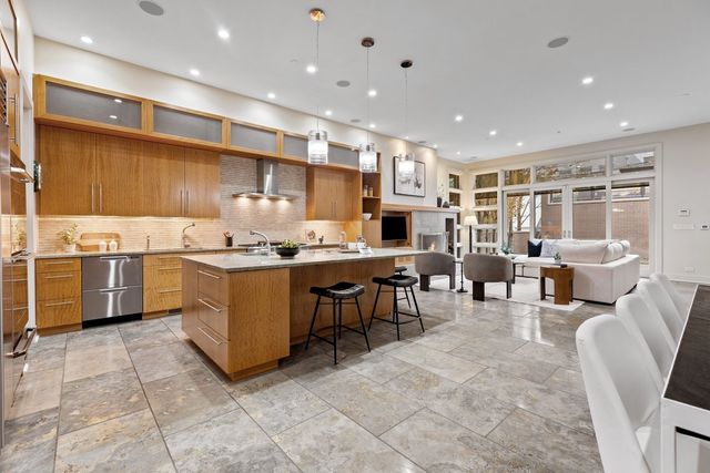 1842 N Wolcott Avenue, Chicago, IL 60622