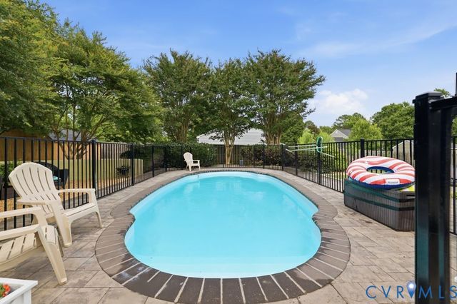 11721 Cedar Ln, Chester, VA 23831