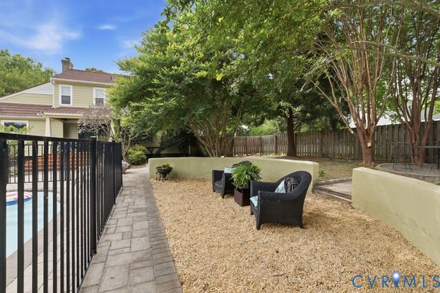 11721 Cedar Ln, Chester, VA 23831
