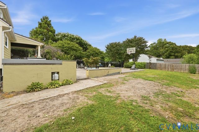 11721 Cedar Ln, Chester, VA 23831
