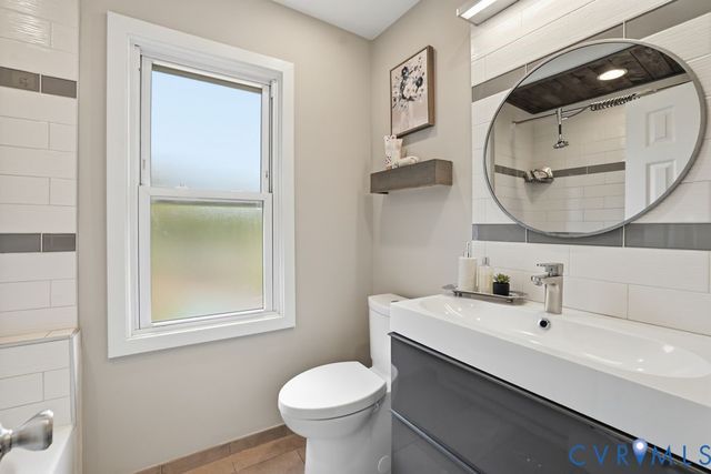 11721 Cedar Ln, Chester, VA 23831