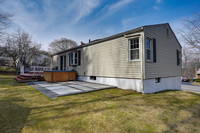 11 Venus Dr, Shrewsbury, MA 01545